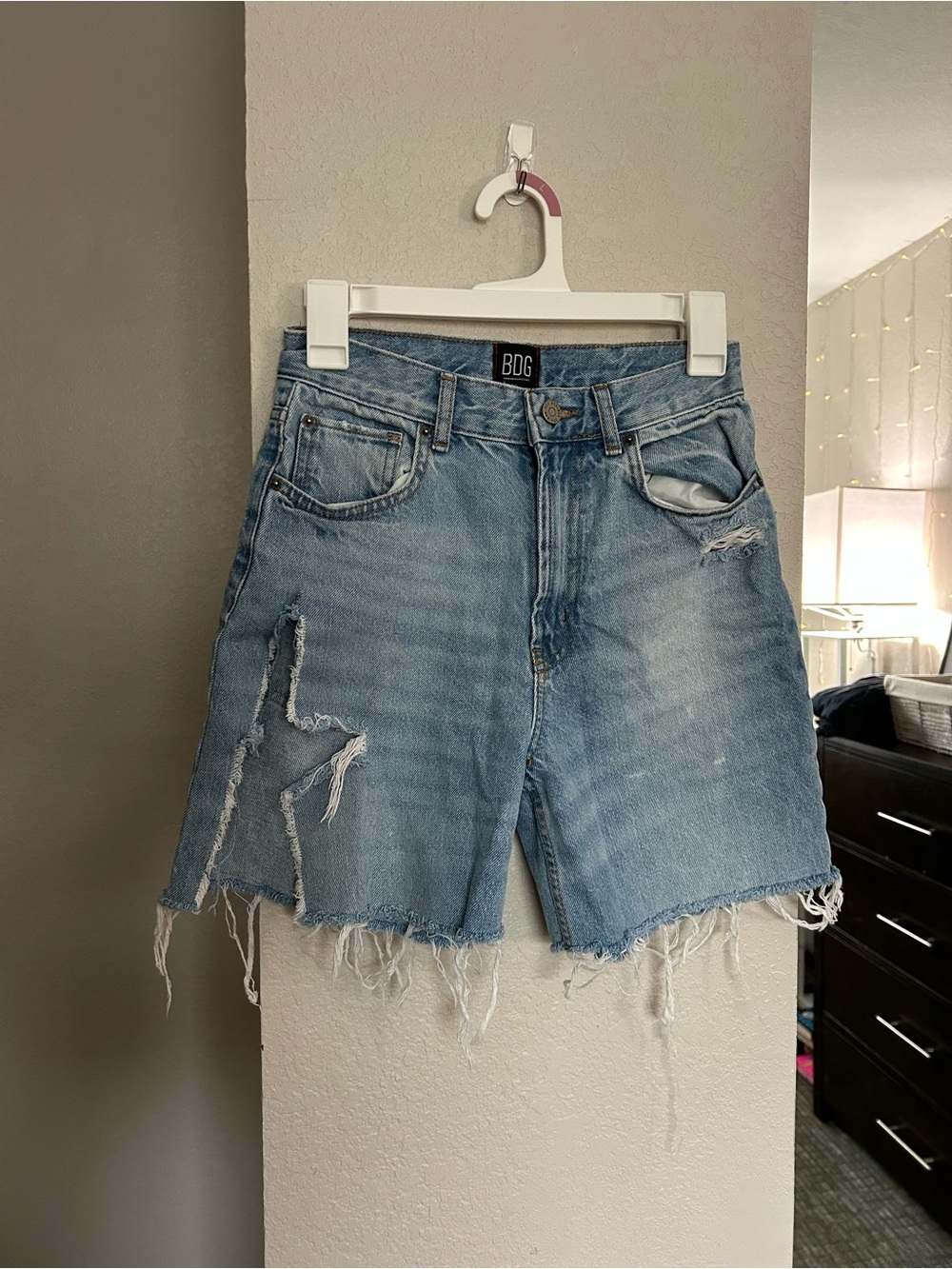 BDG Light Wash High-Rise Distressed Denim Star Cut Out Shorts size 24